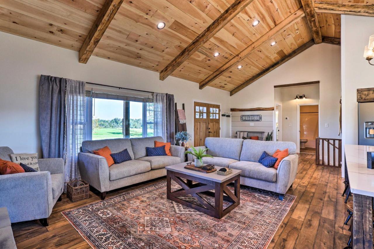 Вилла Chic Williamstown Retreat With Pool And Hot Tub! Экстерьер фото