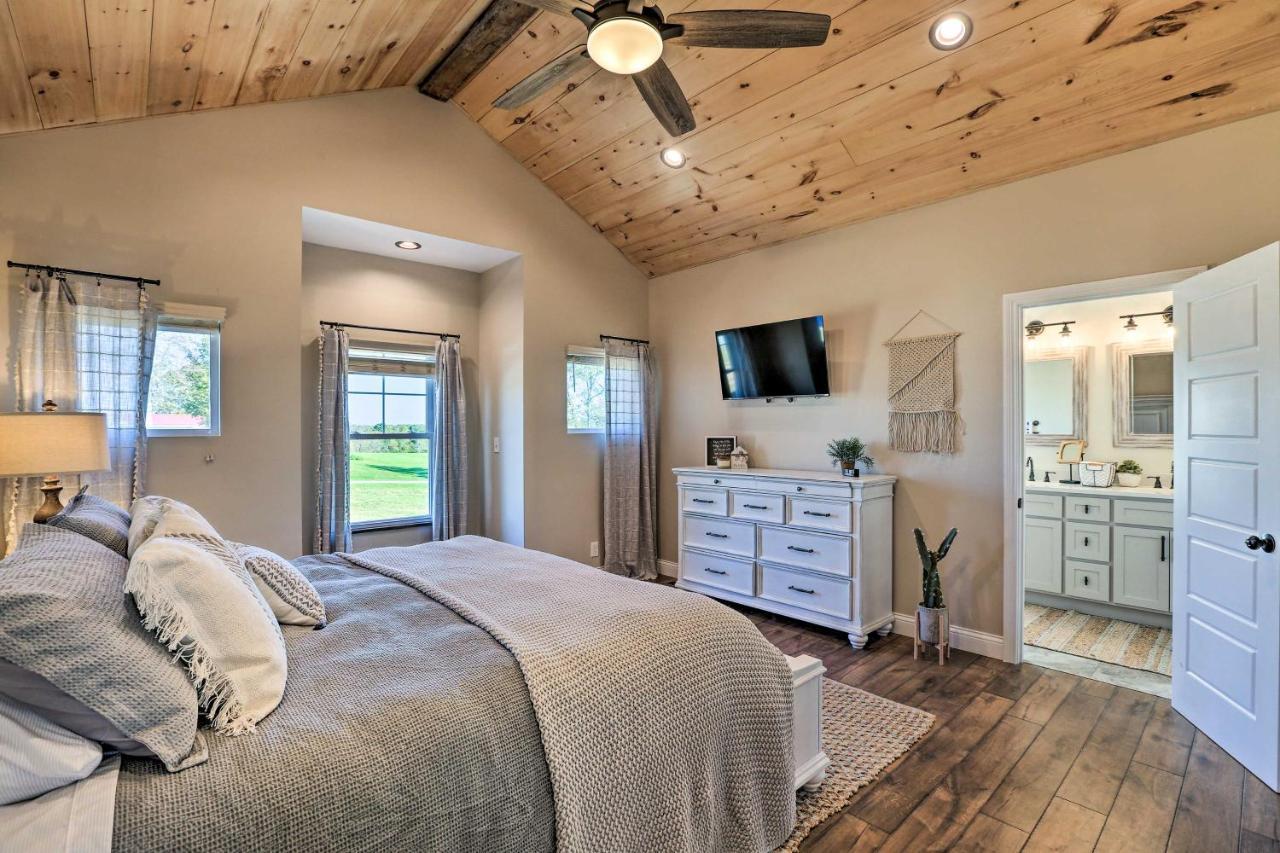 Вилла Chic Williamstown Retreat With Pool And Hot Tub! Экстерьер фото