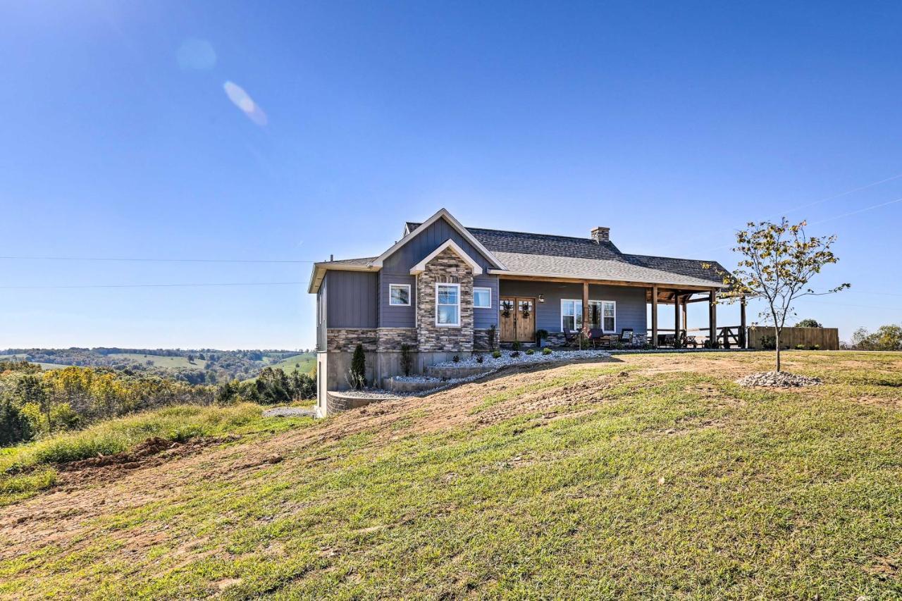 Вилла Chic Williamstown Retreat With Pool And Hot Tub! Экстерьер фото