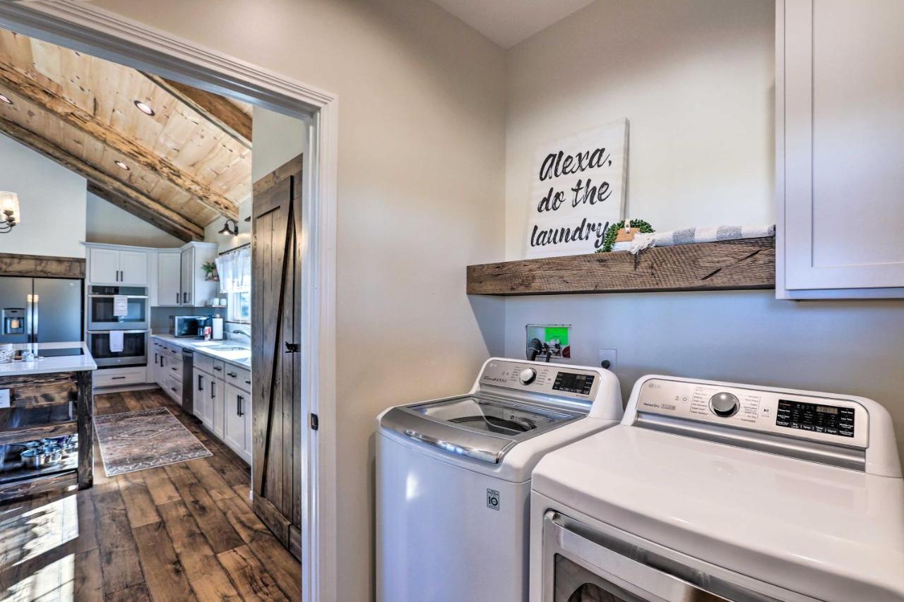 Вилла Chic Williamstown Retreat With Pool And Hot Tub! Экстерьер фото