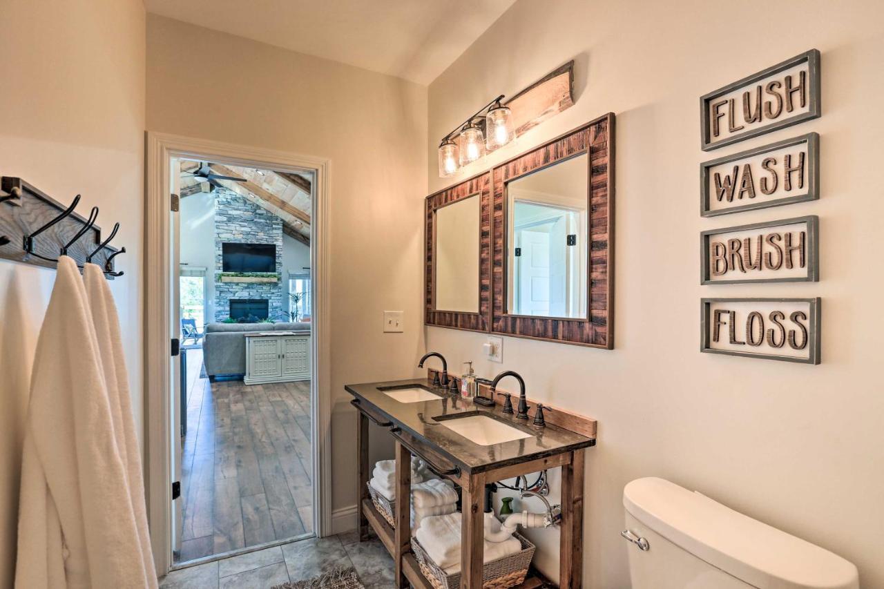 Вилла Chic Williamstown Retreat With Pool And Hot Tub! Экстерьер фото