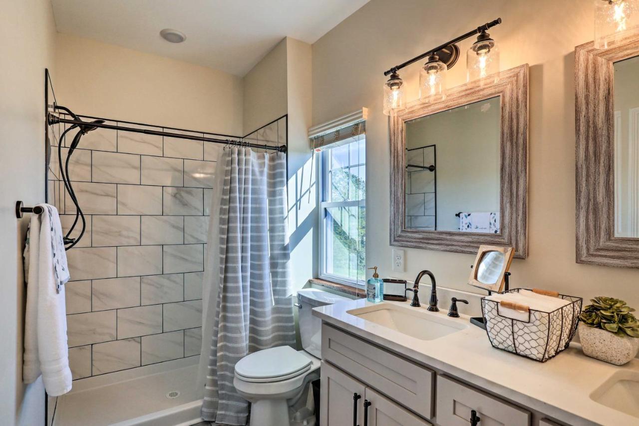 Вилла Chic Williamstown Retreat With Pool And Hot Tub! Экстерьер фото