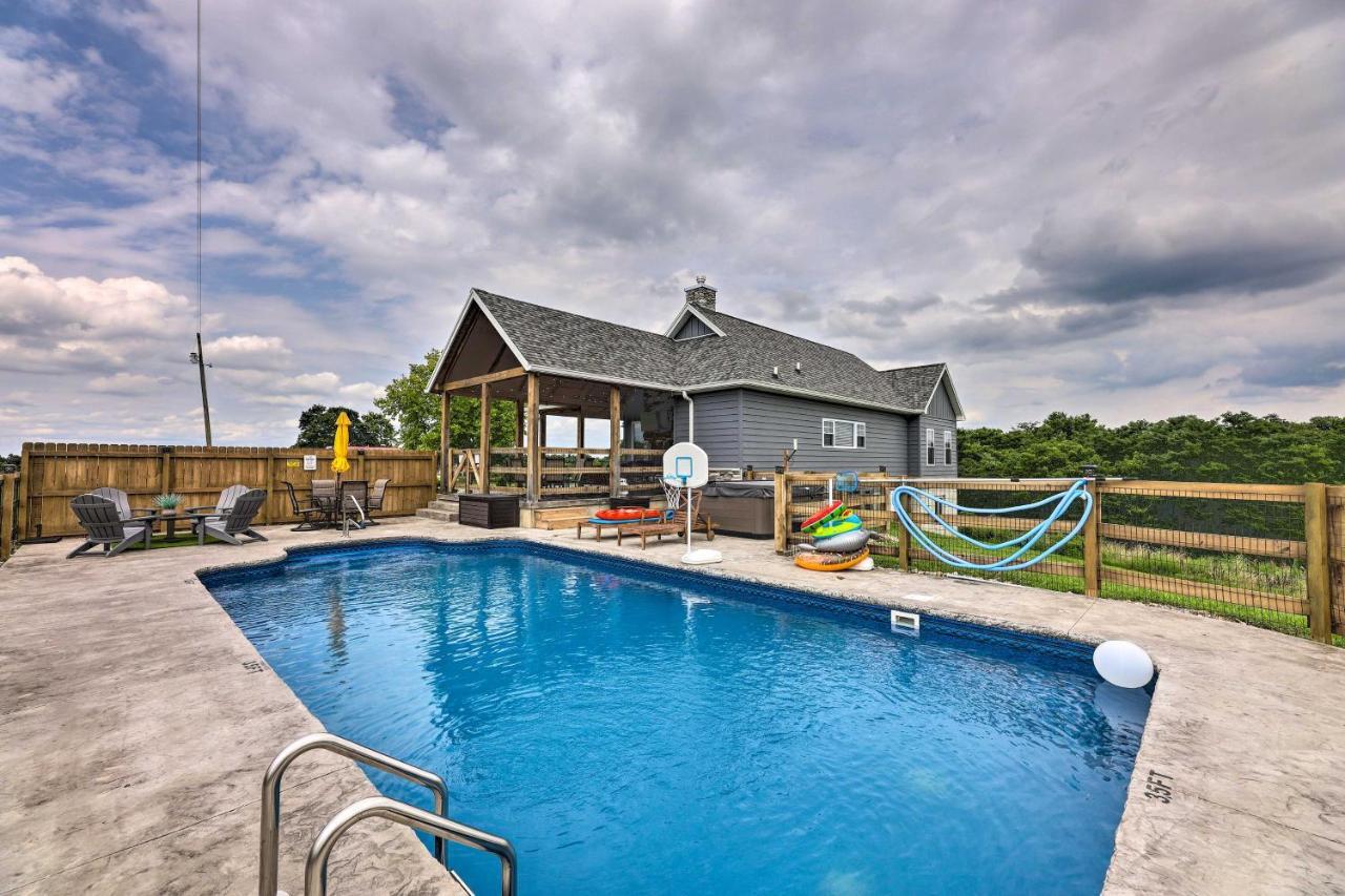 Вилла Chic Williamstown Retreat With Pool And Hot Tub! Экстерьер фото