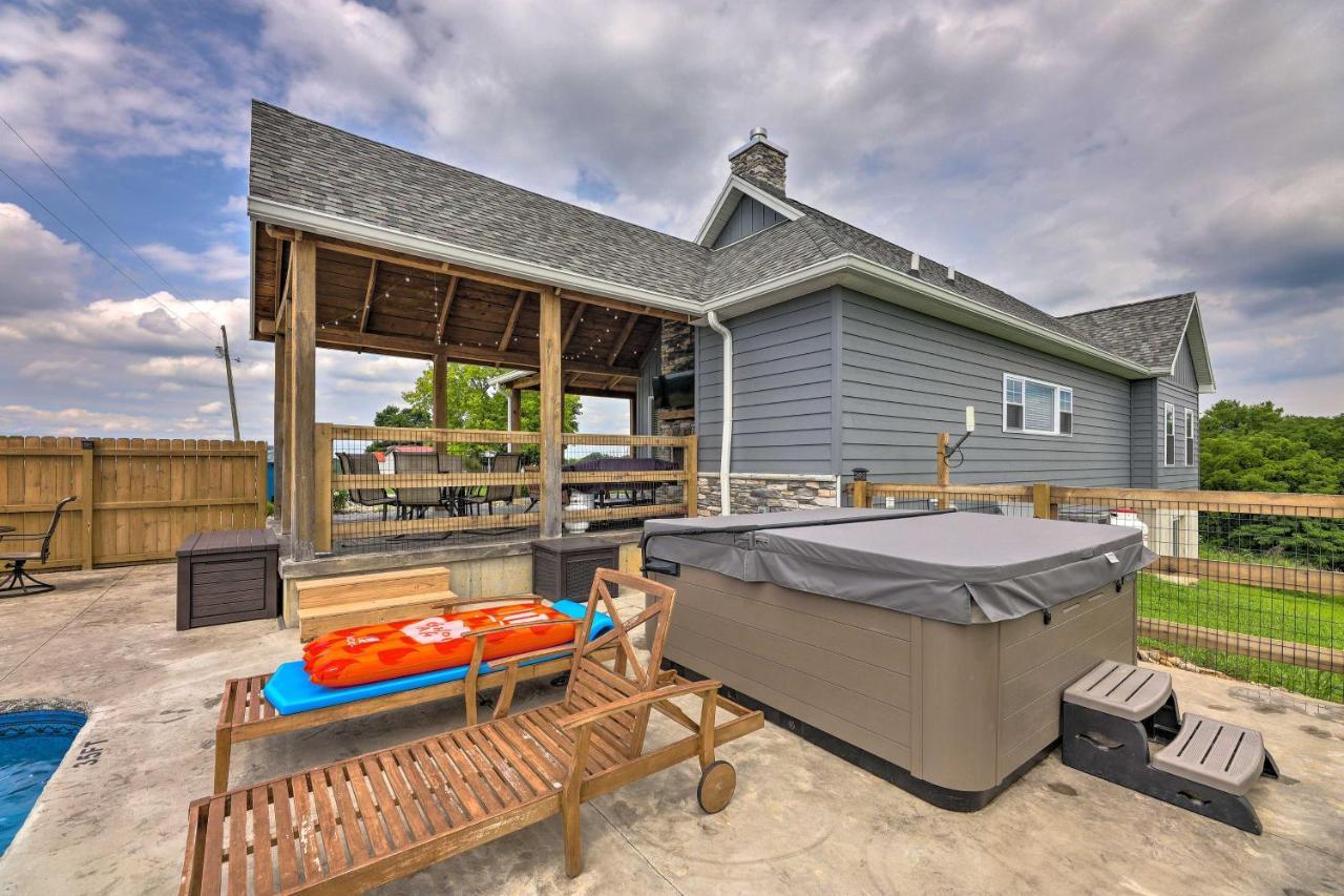 Вилла Chic Williamstown Retreat With Pool And Hot Tub! Экстерьер фото