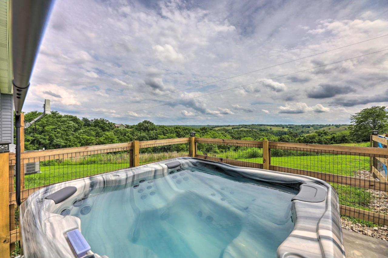 Вилла Chic Williamstown Retreat With Pool And Hot Tub! Экстерьер фото